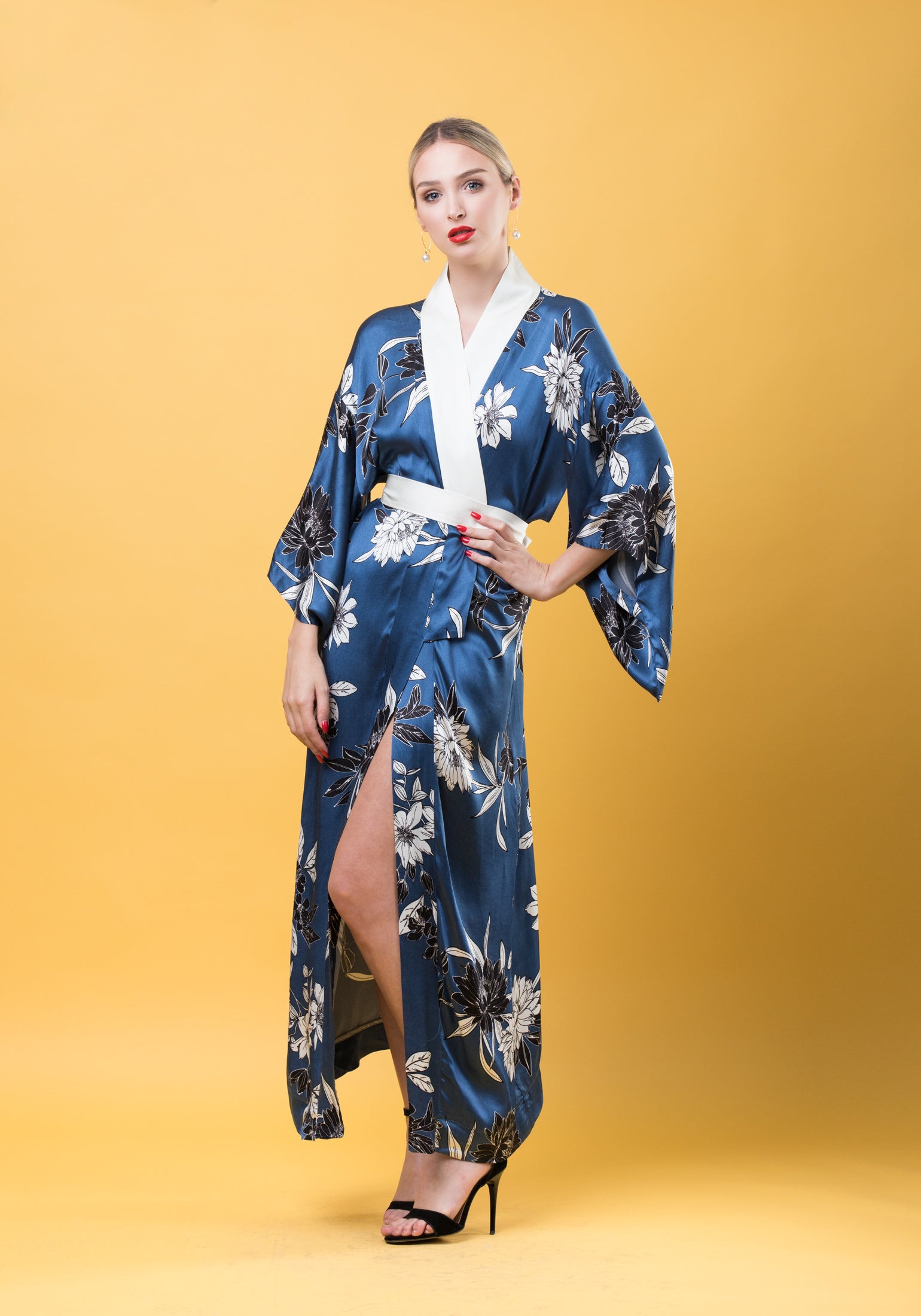 A kimono substitute for a dress or robe