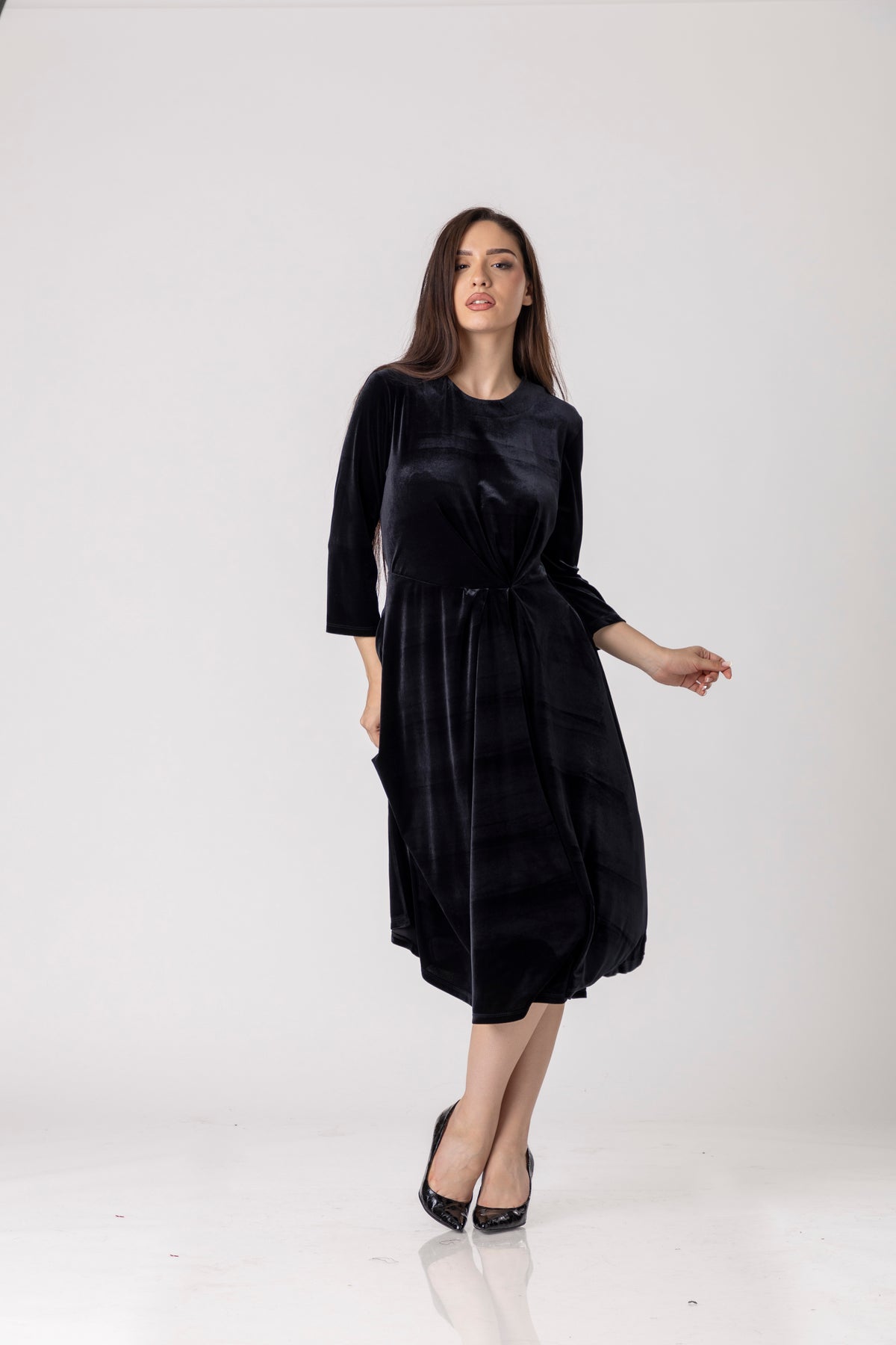 Kaven Velvet Midi Dress