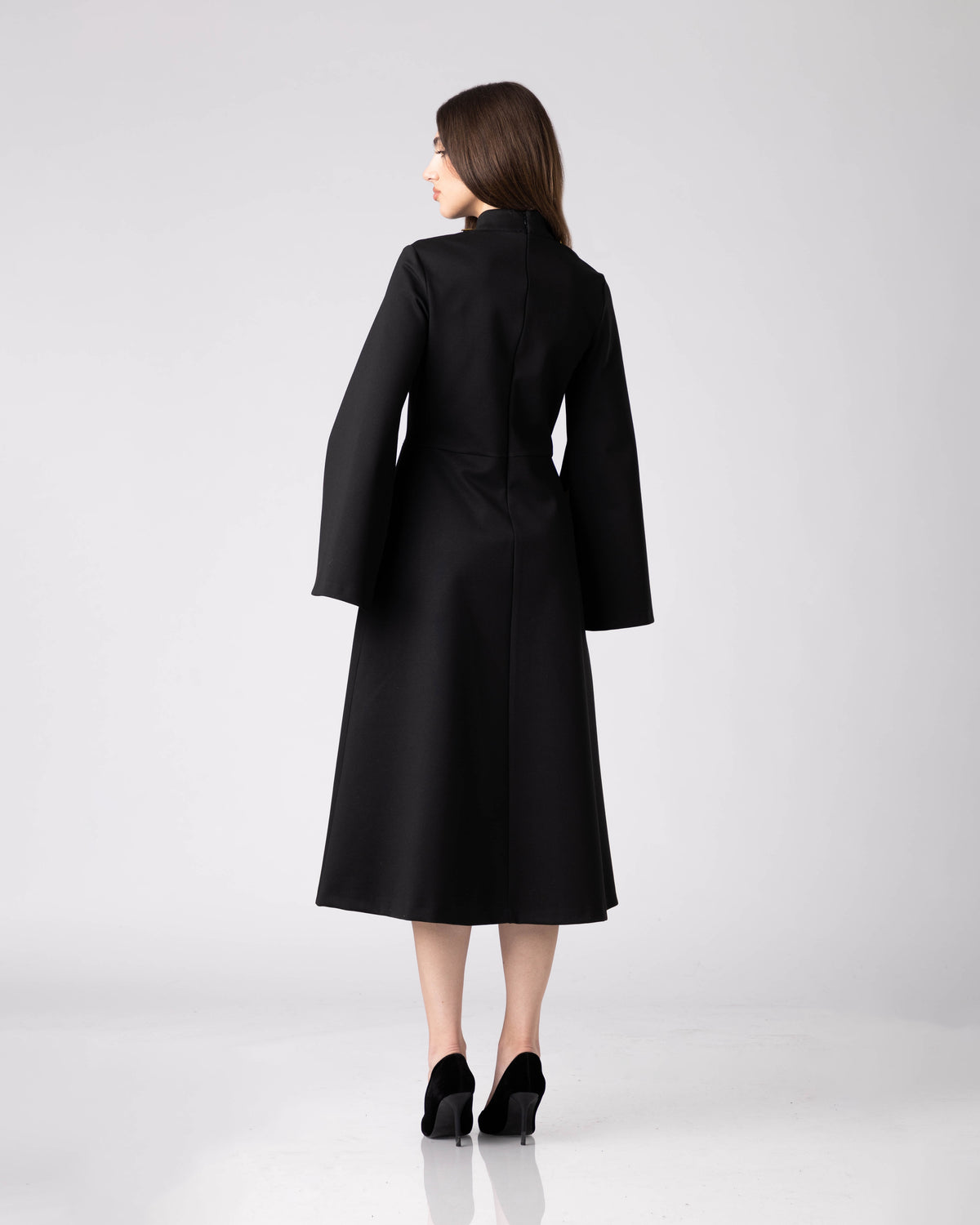 (PRE-ORDER) Elmyra Black Sculpted Midi Dress