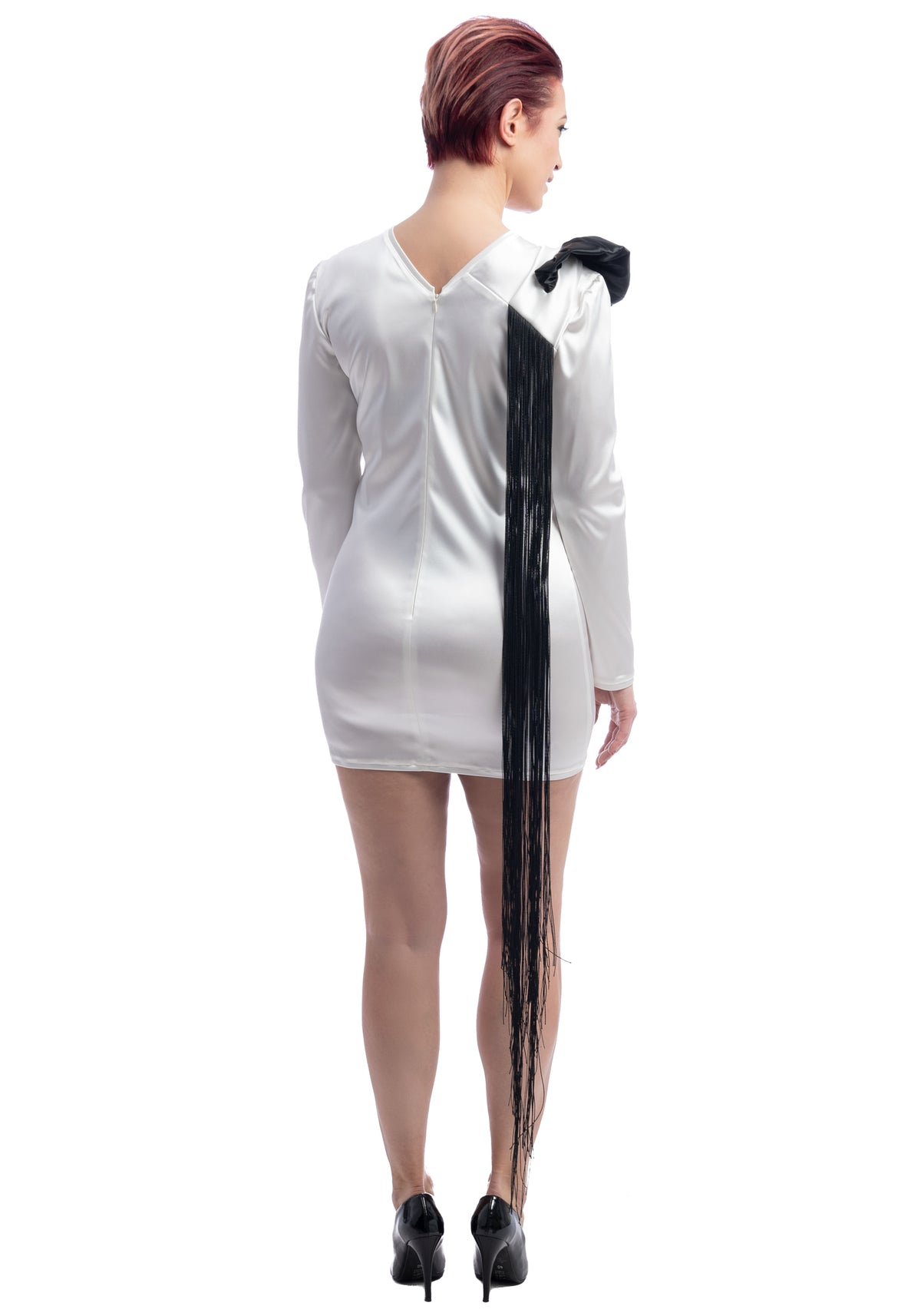 Фустан за забава со долги ракави на Деби Рафл