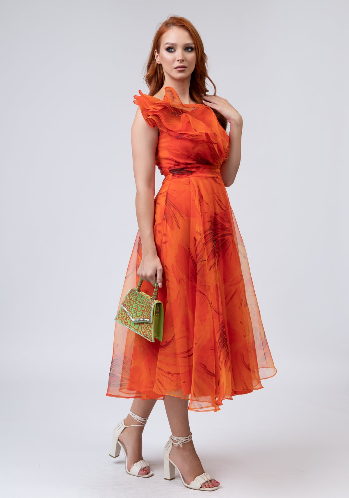 Краток портокалов фустан