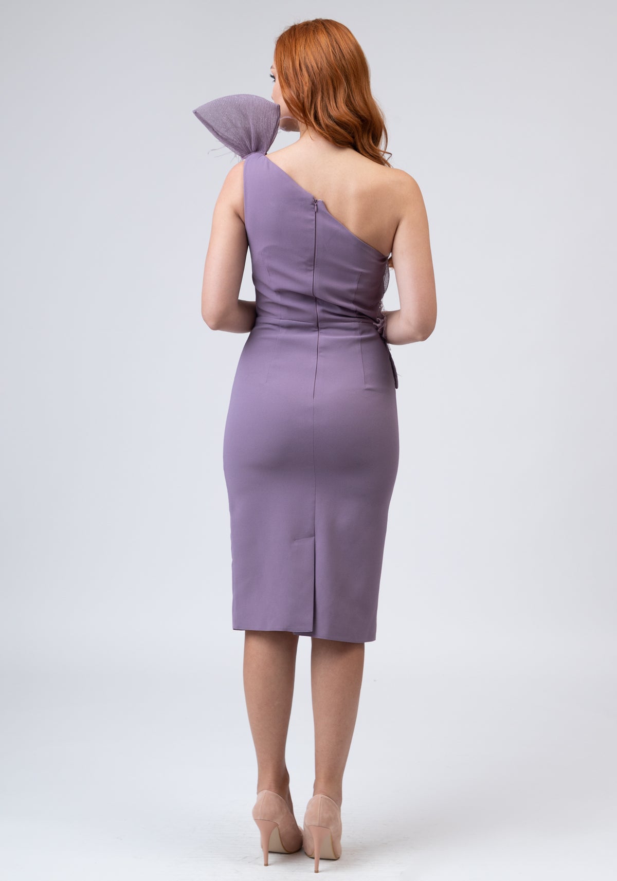 Виолетовиот миди фустан