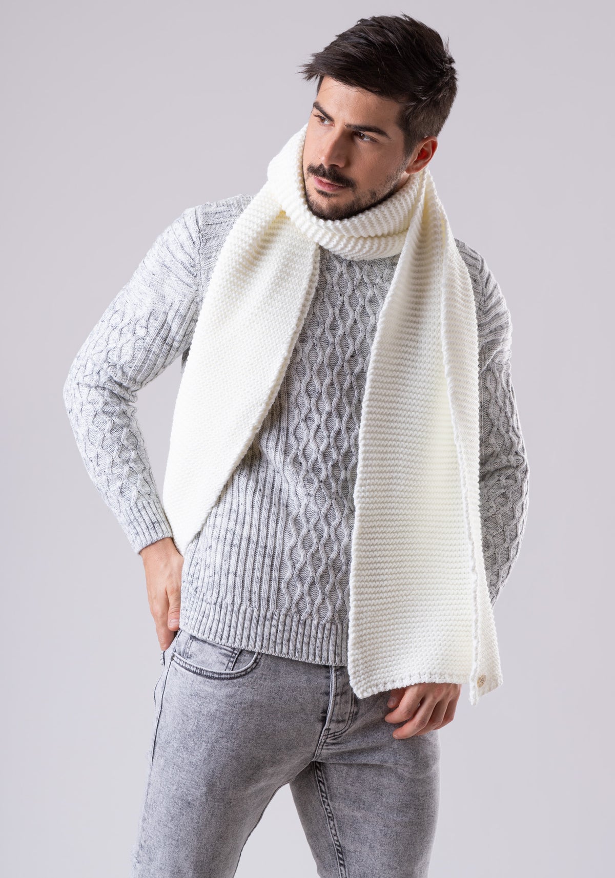 Knitted scarf white