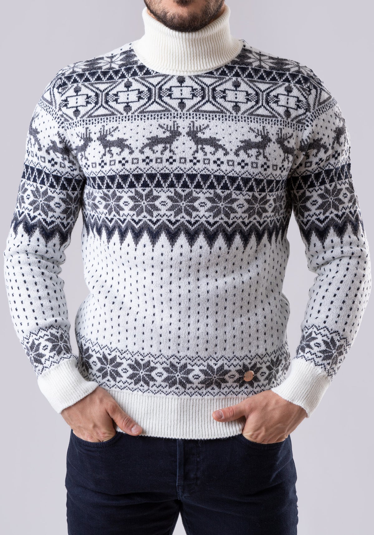 Knitted sweater white