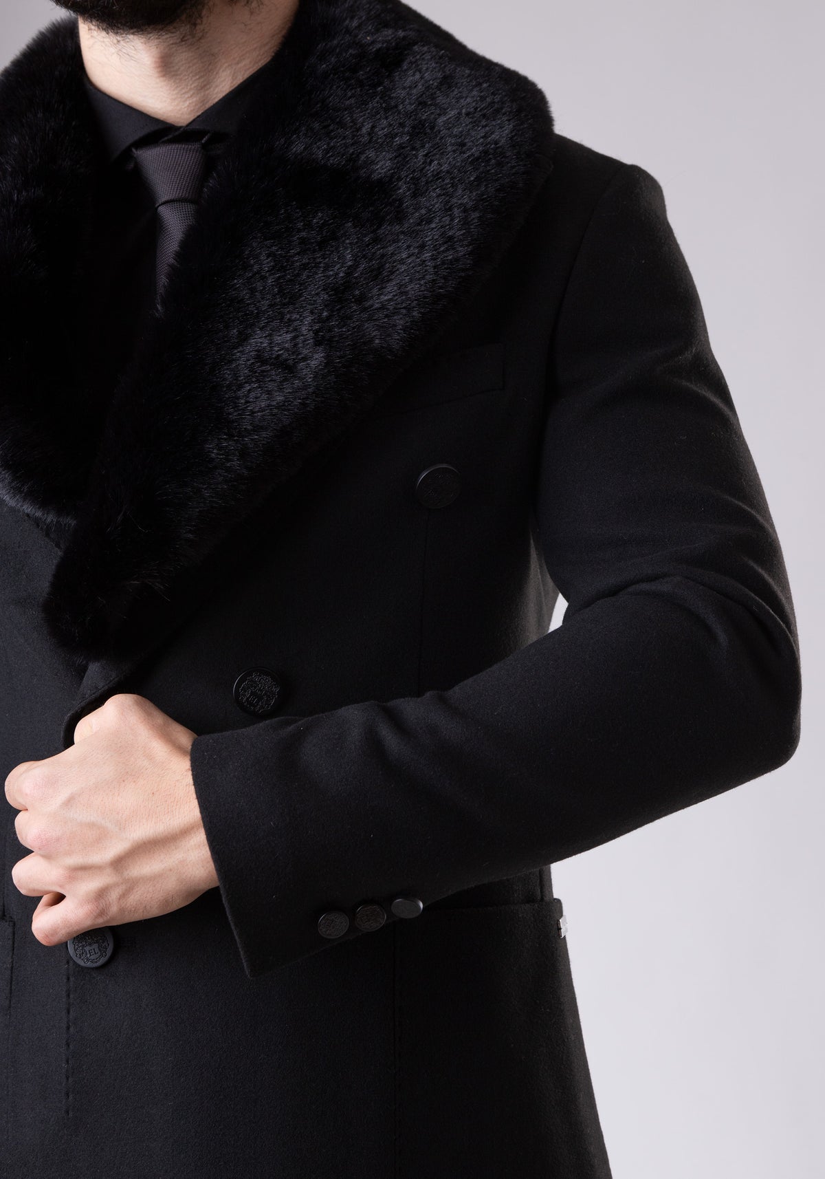 Крзнето палто црно