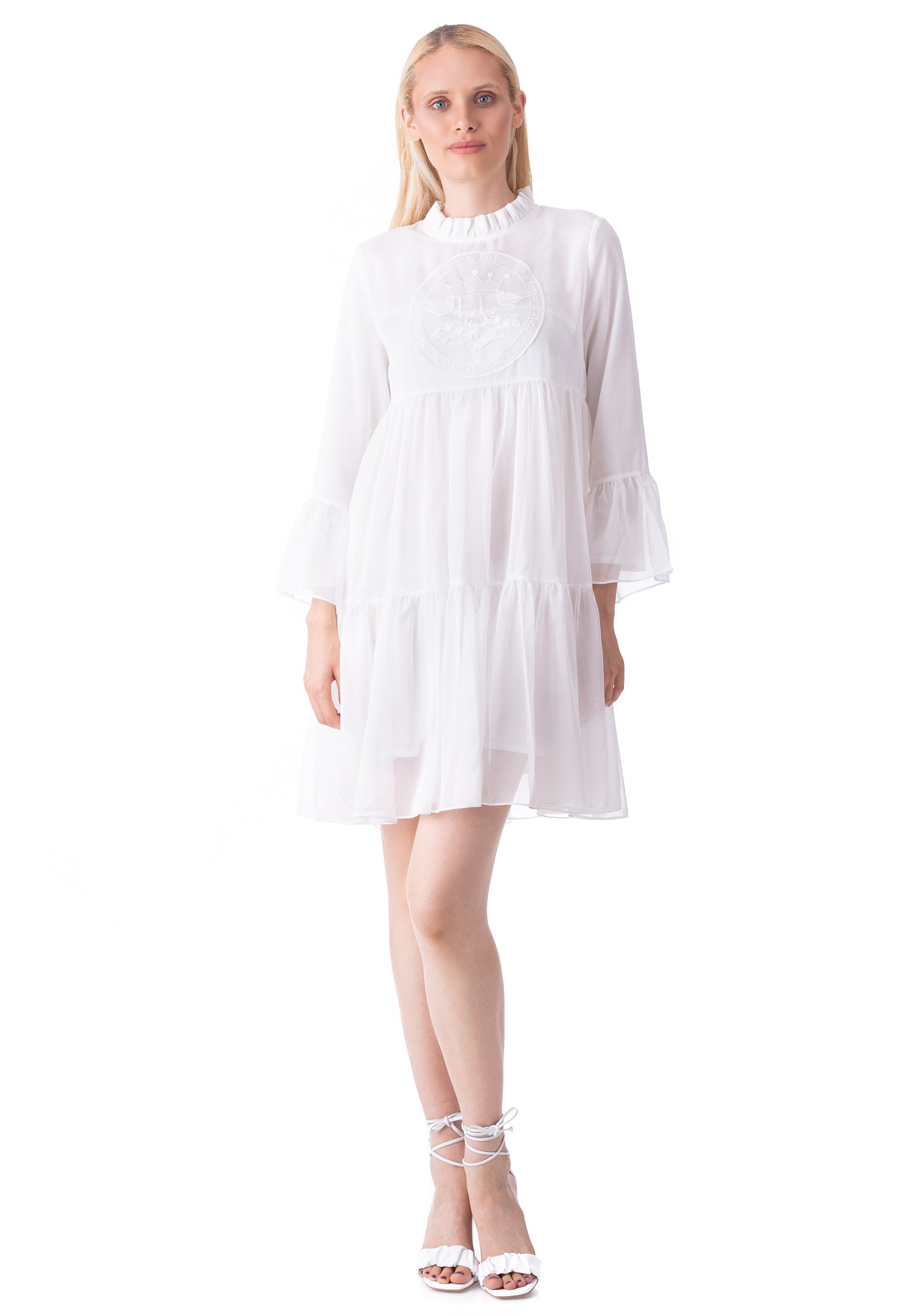 Извезен краток бел фустан
